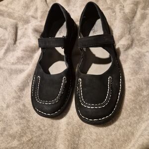 Simple Black Kids Dress Shoes with White Stitching
